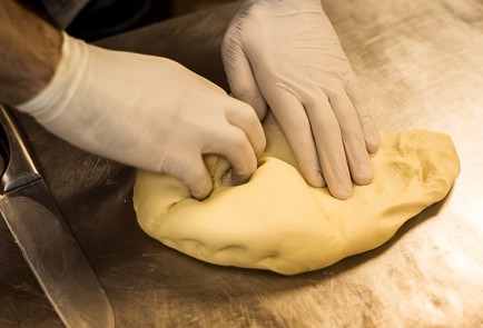 Фото шага рецепта Идеальные круассаны 138570 шаг 7  