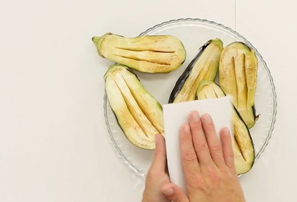 Фото шага рецепта Фаршированные баклажаны имамбаялды 125642 шаг 4  