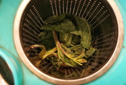 Фото шага рецепта Имбирный чай с шалфеем и мятой 152377 шаг 1  