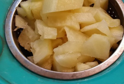 Фото шага рецепта Имбирный чай с шалфеем и мятой 152377 шаг 3  