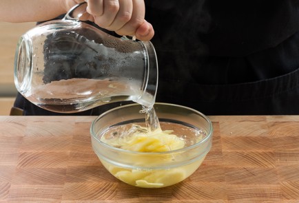 Фото шага рецепта Имбирный мохито 152550 шаг 2  