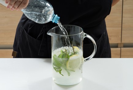 Фото шага рецепта Имбирный мохито 152550 шаг 8  