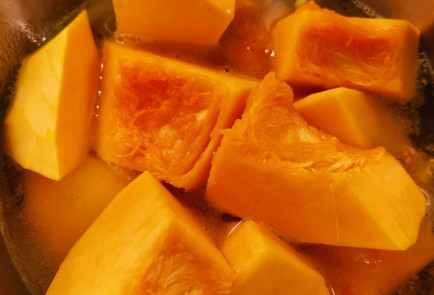 Фото шага рецепта Имбирный тыквенный суп на кокосовом молоке 151780 шаг 6  