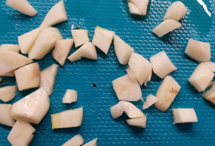 Фото шага рецепта Индейка обжаренная в сливках с сыром и шпинатом 152681 шаг 2  