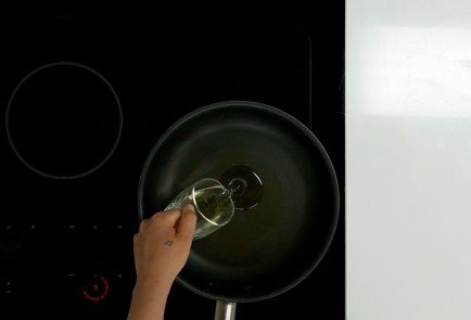 Фото шага рецепта Индейка на сковороде 151067 шаг 4  