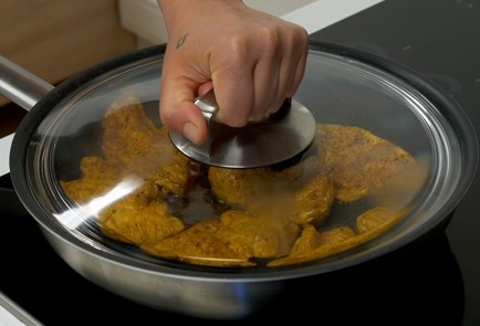 Фото шага рецепта Индейка на сковороде 151067 шаг 6  