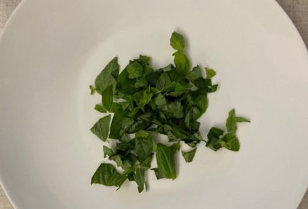 Фото шага рецепта Индейка с базиликом и баклажаном 190318 шаг 2  