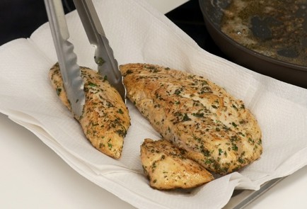 Фото шага рецепта Индейка с чатни из хурмы и груши 137470 шаг 2  