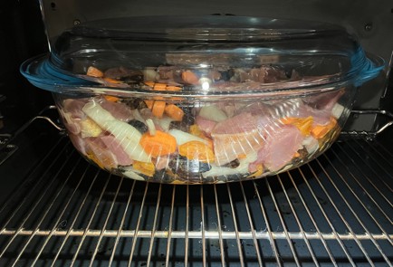 Фото шага рецепта Индейка с черносливом и корицей в духовке 174339 шаг 10  