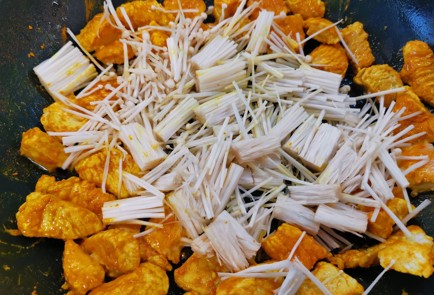 Фото шага рецепта Индейка с грибами эноки 175671 шаг 10  