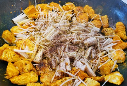 Фото шага рецепта Индейка с грибами эноки 175671 шаг 11  