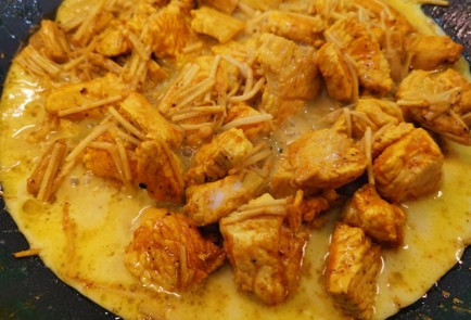 Фото шага рецепта Индейка с грибами эноки 175671 шаг 12  