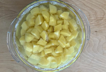 Фото шага рецепта Индейка с картошкой и луком запеченная в духовке 173859 шаг 3  