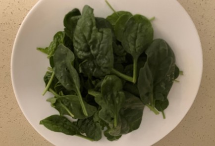 Фото шага рецепта Индейка в духовке с перцем и шпинатом 190319 шаг 1  