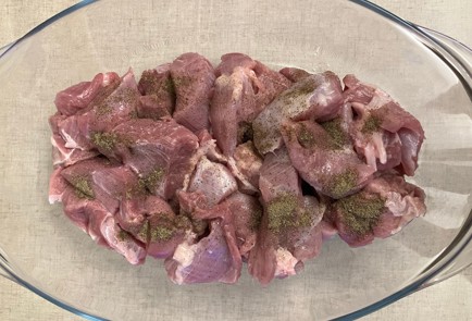 Фото шага рецепта Индейка в духовке с перцем и шпинатом 190319 шаг 7  