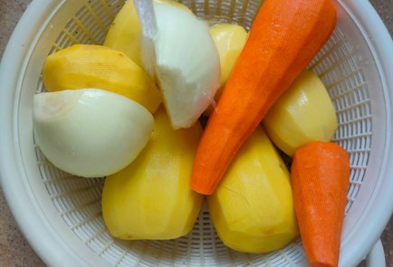 Фото шага рецепта Индейка тушенная с картофелем и морковью 189450 шаг 3  