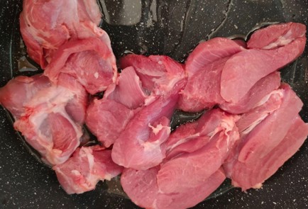 Фото шага рецепта Индейка тушенная со сливами 187263 шаг 3  