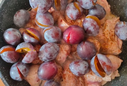 Фото шага рецепта Индейка тушенная со сливами 187263 шаг 9  