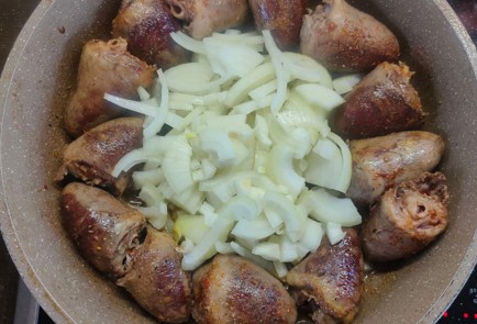 Фото шага рецепта Индюшачьи сердечки с луком и картофелем 176367 шаг 10  