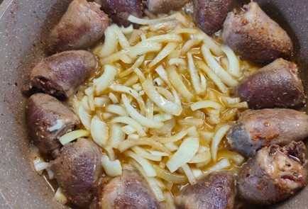 Фото шага рецепта Индюшачьи сердечки с луком и картофелем 176367 шаг 11  