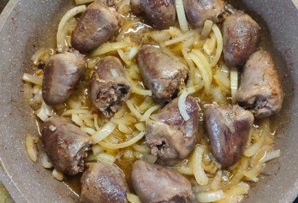 Фото шага рецепта Индюшачьи сердечки с луком и картофелем 176367 шаг 12  