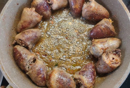 Фото шага рецепта Индюшачьи сердечки с луком и картофелем 176367 шаг 8  