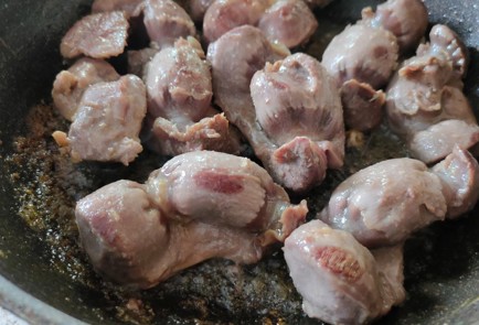 Фото шага рецепта Индюшачьи желудочки тушеные в остром томатном соусе 188286 шаг 3  