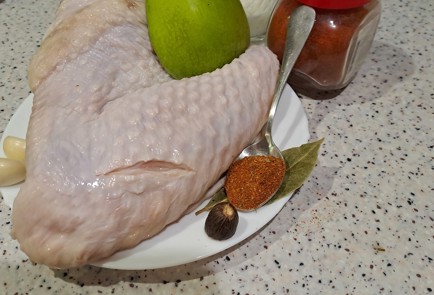 Фото шага рецепта Индюшиное крыло с зеленым яблоком в духовке 188554 шаг 1