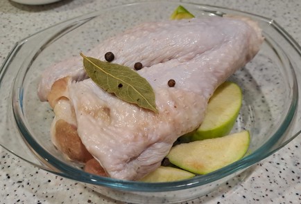 Фото шага рецепта Индюшиное крыло с зеленым яблоком в духовке 188554 шаг 6