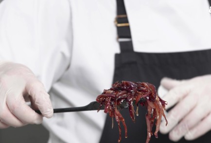 Фото шага рецепта Иранский плов тачин 188912 шаг 4