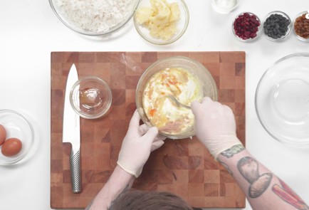 Фото шага рецепта Иранский плов тачин 188912 шаг 9