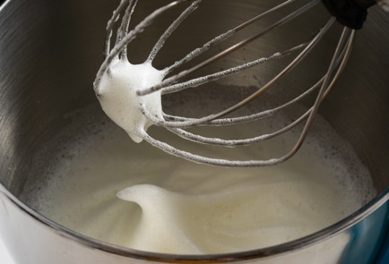 Фото шага рецепта Итальянская меренга 140116 шаг 3