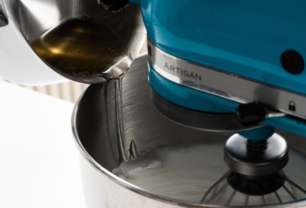 Фото шага рецепта Итальянская меренга 140116 шаг 4