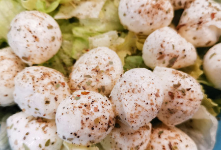 Фото шага рецепта Итальянский овощной салат с моцареллой 151940 шаг 4  