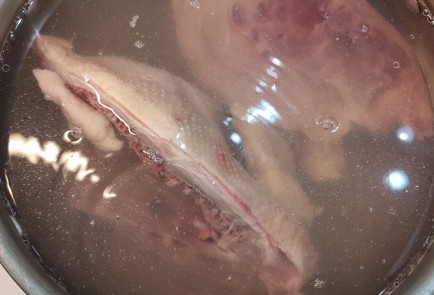 Фото шага рецепта Итальянский бульон из цыпленка 173351 шаг 2  