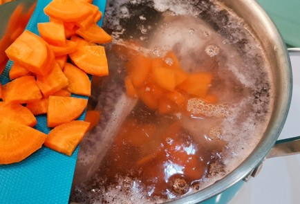 Фото шага рецепта Итальянский бульон из цыпленка 173351 шаг 4  