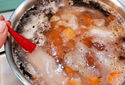 Фото шага рецепта Итальянский бульон из цыпленка 173351 шаг 5  