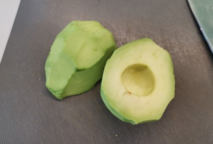 Фото шага рецепта Итальянский салат с авокадо 187401 шаг 6  