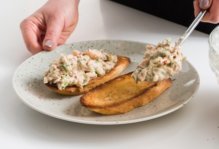 Фото шага рецепта Итальянский салат с тунцом и белой фасолью 152051 шаг 8  