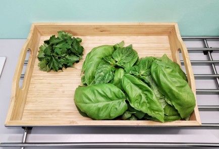 Фото шага рецепта Итальянский соус песто с базиликом 139749 шаг 2