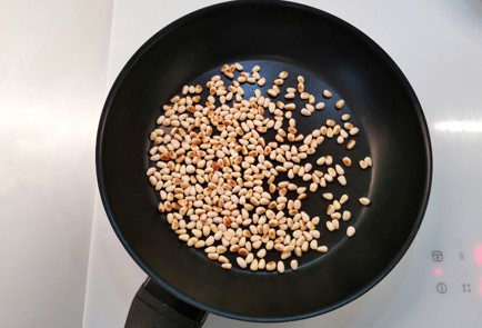 Фото шага рецепта Итальянский соус песто с базиликом 139749 шаг 5