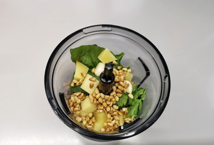 Фото шага рецепта Итальянский соус песто с базиликом 139749 шаг 9