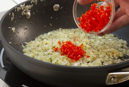 Фото шага рецепта Израильская шакшука 69608 шаг 1  