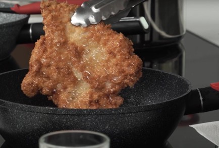 Фото шага рецепта Израильский шницель с куриным попкорном 151567 шаг 10  