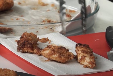 Фото шага рецепта Израильский шницель с куриным попкорном 151567 шаг 11  