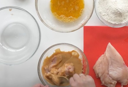 Фото шага рецепта Израильский шницель с куриным попкорном 151567 шаг 3  