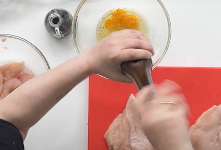 Фото шага рецепта Израильский шницель с куриным попкорном 151567 шаг 6  