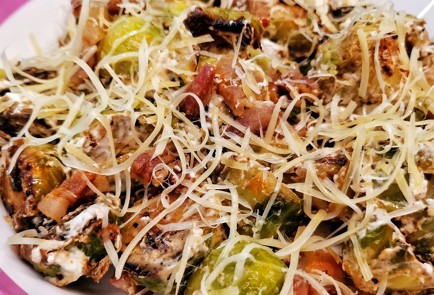 Фото шага рецепта Жареная брюссельская капуста с беконом и сыром 152748 шаг 12  