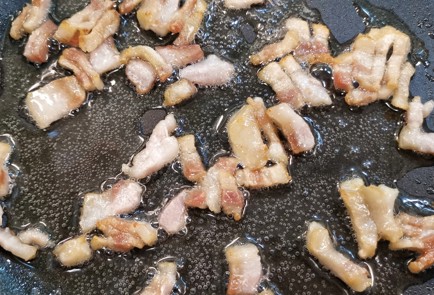 Фото шага рецепта Жареная брюссельская капуста с беконом и сыром 152748 шаг 3  