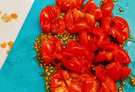 Фото шага рецепта Жареная кетотреска с овощами и сливками 153091 шаг 8  